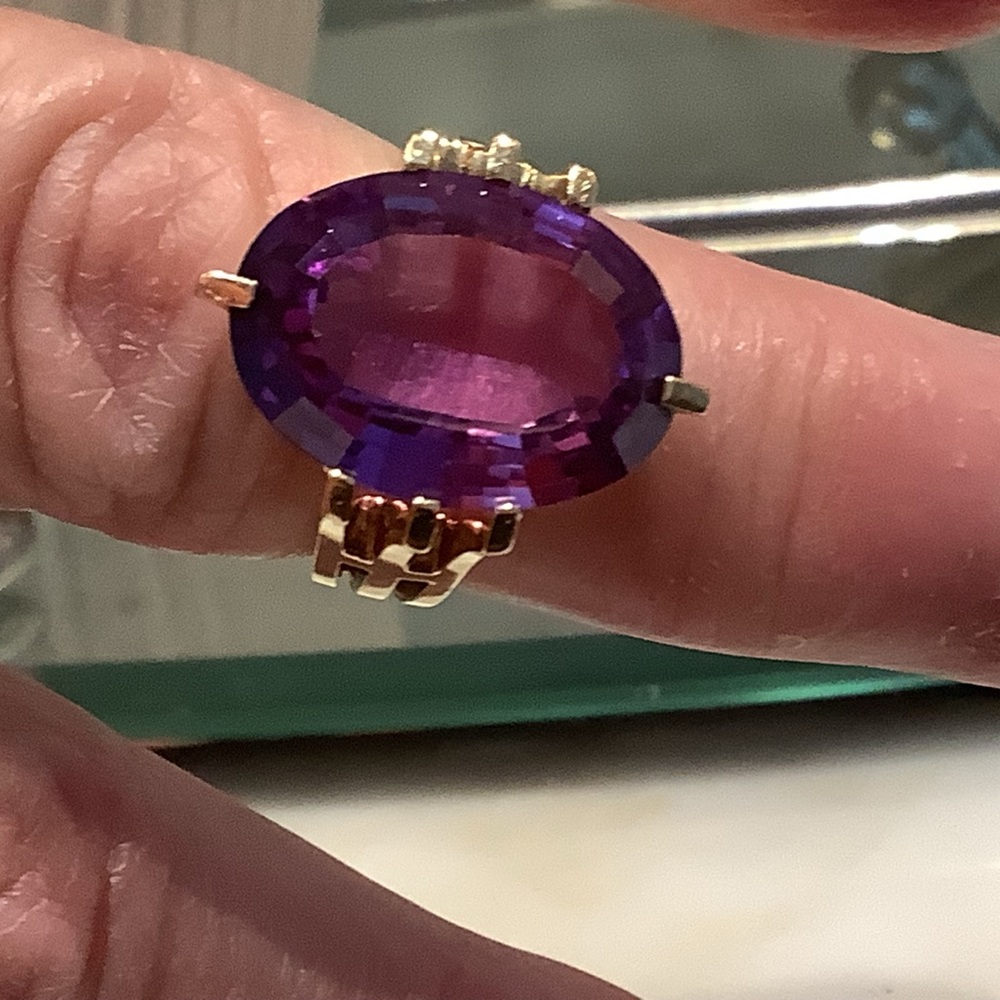 VINTAGE 18K HEAVY AMETHYST RING -9 GRAMS
